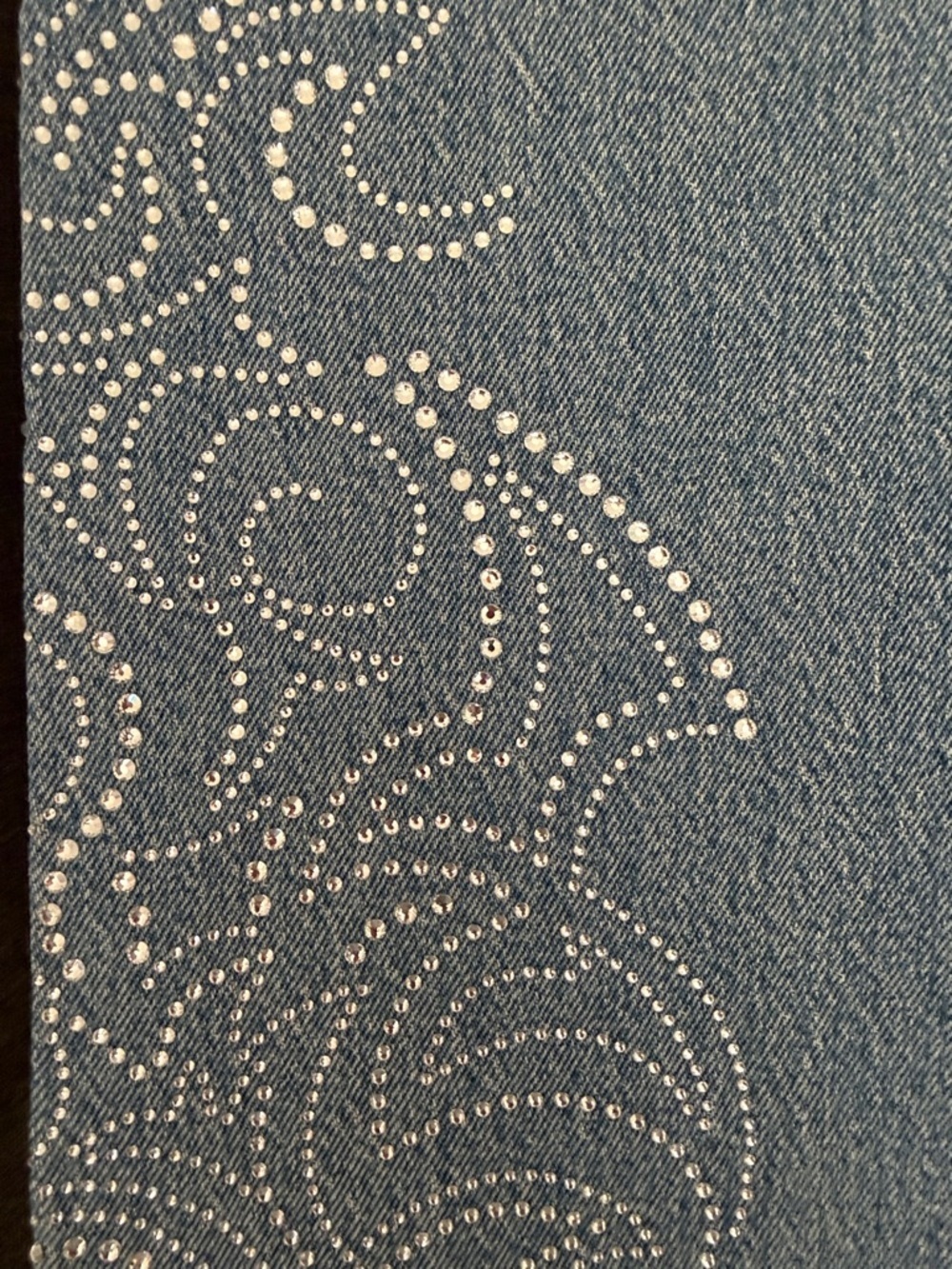 Beyoncé x Levi's Jeans with Rhinestone Swirls - Picture 10 of 13